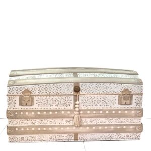 Baúl blanco floral